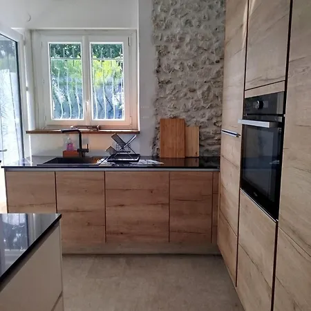 Дом отдыха Grande Maison Familiale Avec Piscine Chauffee *